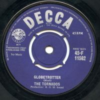 Tornados - Globetrotter / Locomotion With Me